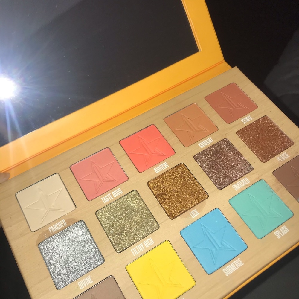 Jeffree Star eyeshadow/ pressed pigment palette